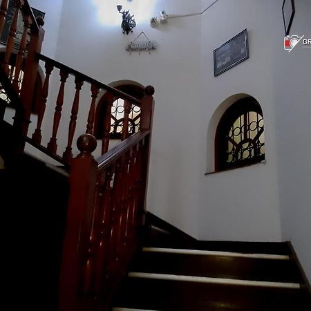 Ceylon Travel And Stay Lodge Battaramulla Exterior photo