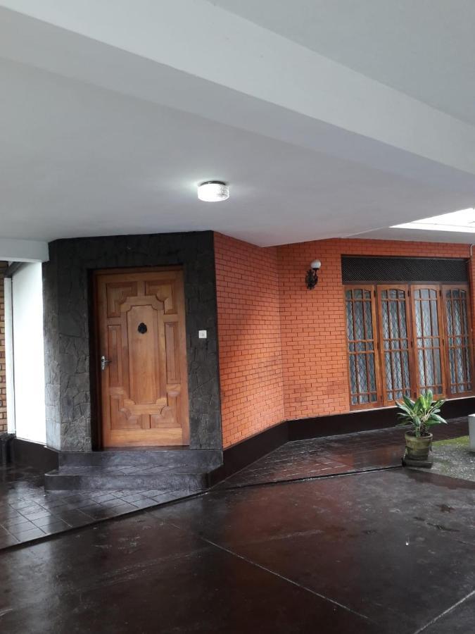 Ceylon Travel And Stay Lodge Battaramulla Exterior photo