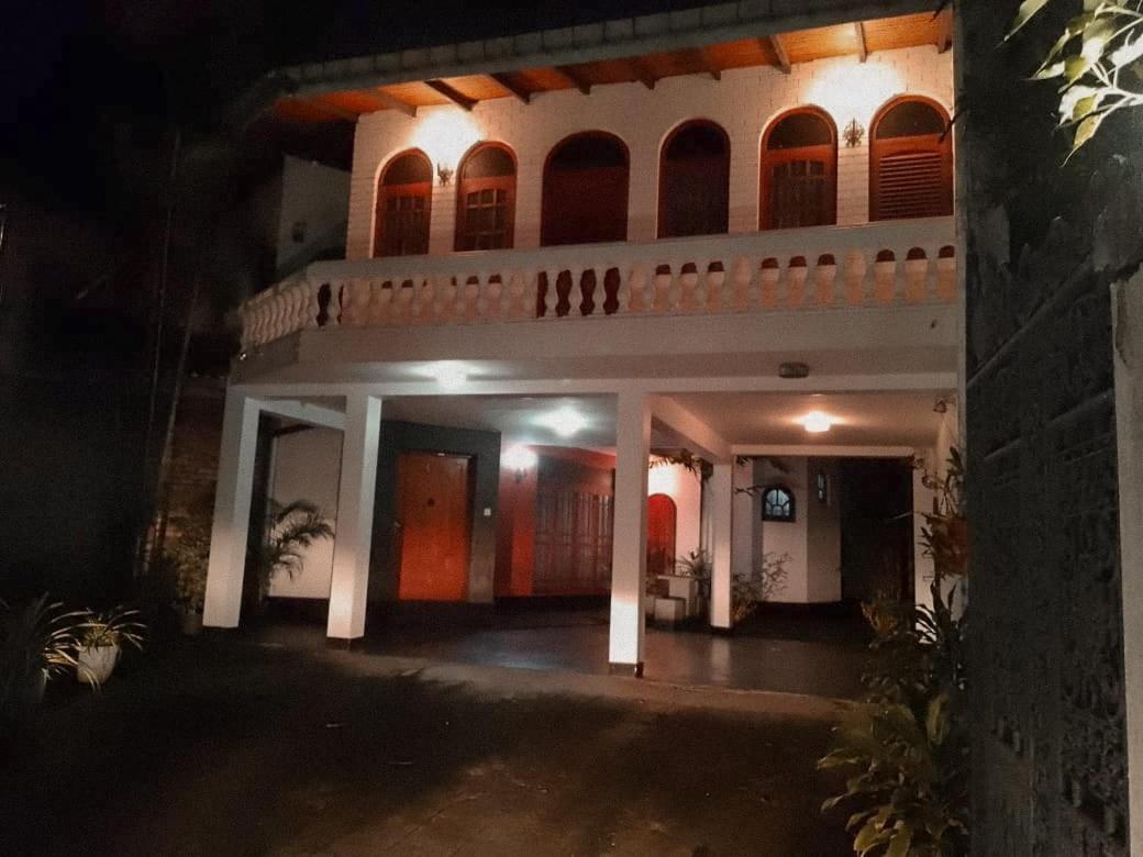 Ceylon Travel And Stay Lodge Battaramulla Exterior photo